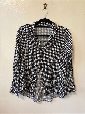 Women's Black & White Houndstooth Button-Down Shirt